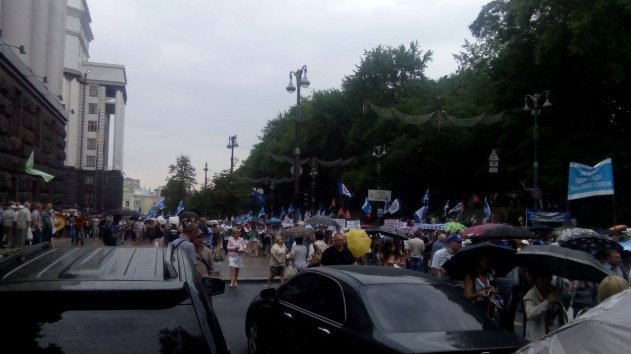 В Києві проходить мітинг проти шокових тарифів